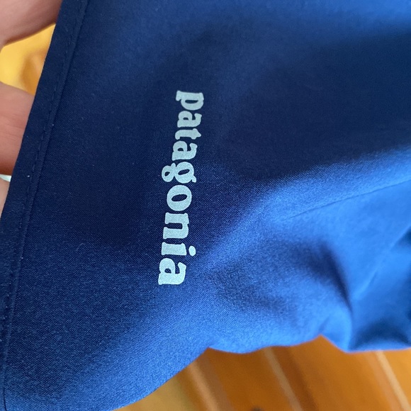 Patagonia lined women’s running short with back zip pocket and drawstring - Picture 3 of 5